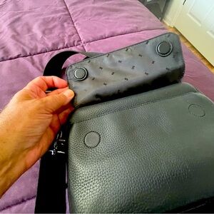 MARC JACOBS Crossover leather bag. Front magnetic compartment/closure.Like new!